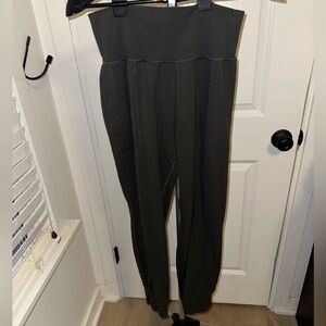 Athleta Women’s Dark Grey Jogger Leggings Size M